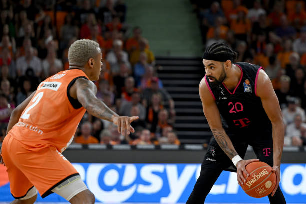 让他在前场 让他在前场