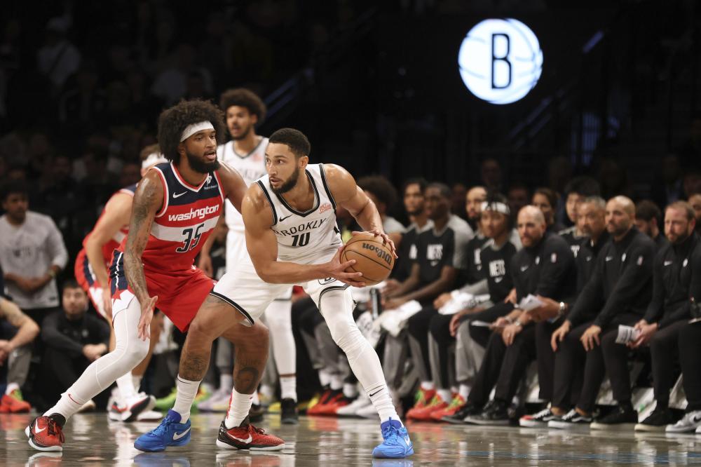 背微微倾斜 背微微倾斜